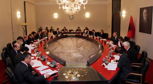 Detyrimet, Shteti krijon borxhe te reja, 16.5 mln euro ndaj privatit